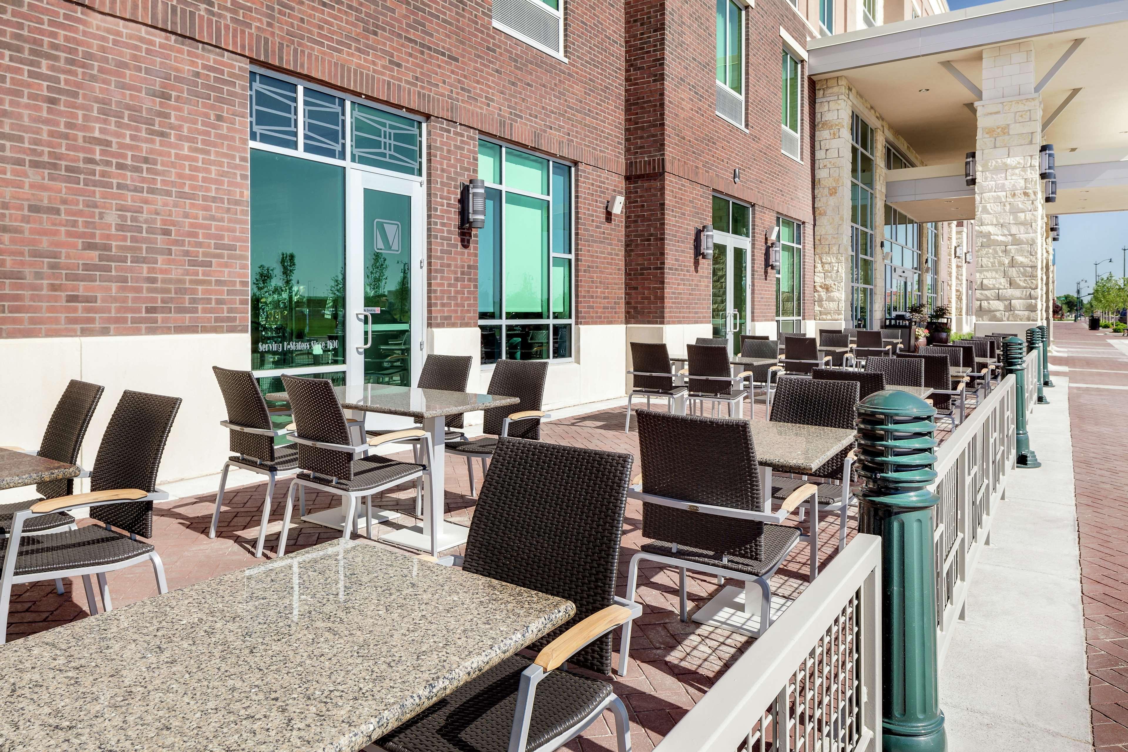 Hilton Garden Inn Manhattan Kansas Restoran gambar